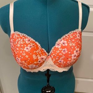Excellent condition Victoria’s Secret bra, 36DDD, orange,flowers, lace w/ stones